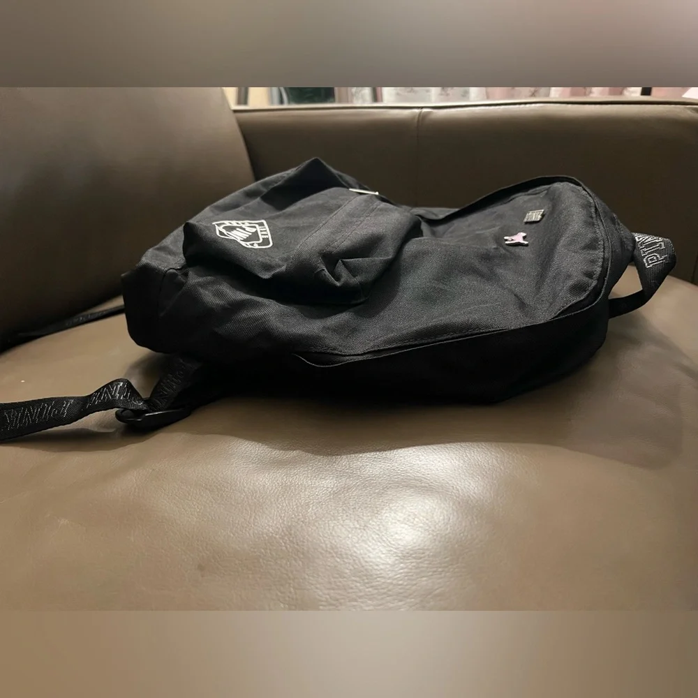 PINK 💕Victoria's Secret Black 🖤Small Backpack w/Logo & Exclusive Pins Details - Picture 5 of 16